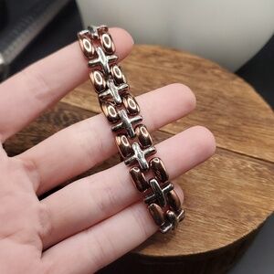 B2714 LCI Liz Claiborne Two-Tone Silver and Gold Link Bracelet Signed‎ LCI